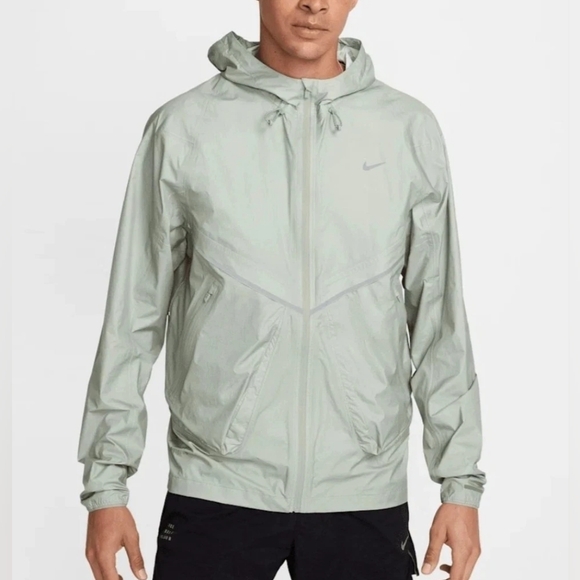 Nike Run Division Storm-FIT ADV Running Jacket Green FZ0622-370 Mens Size Small